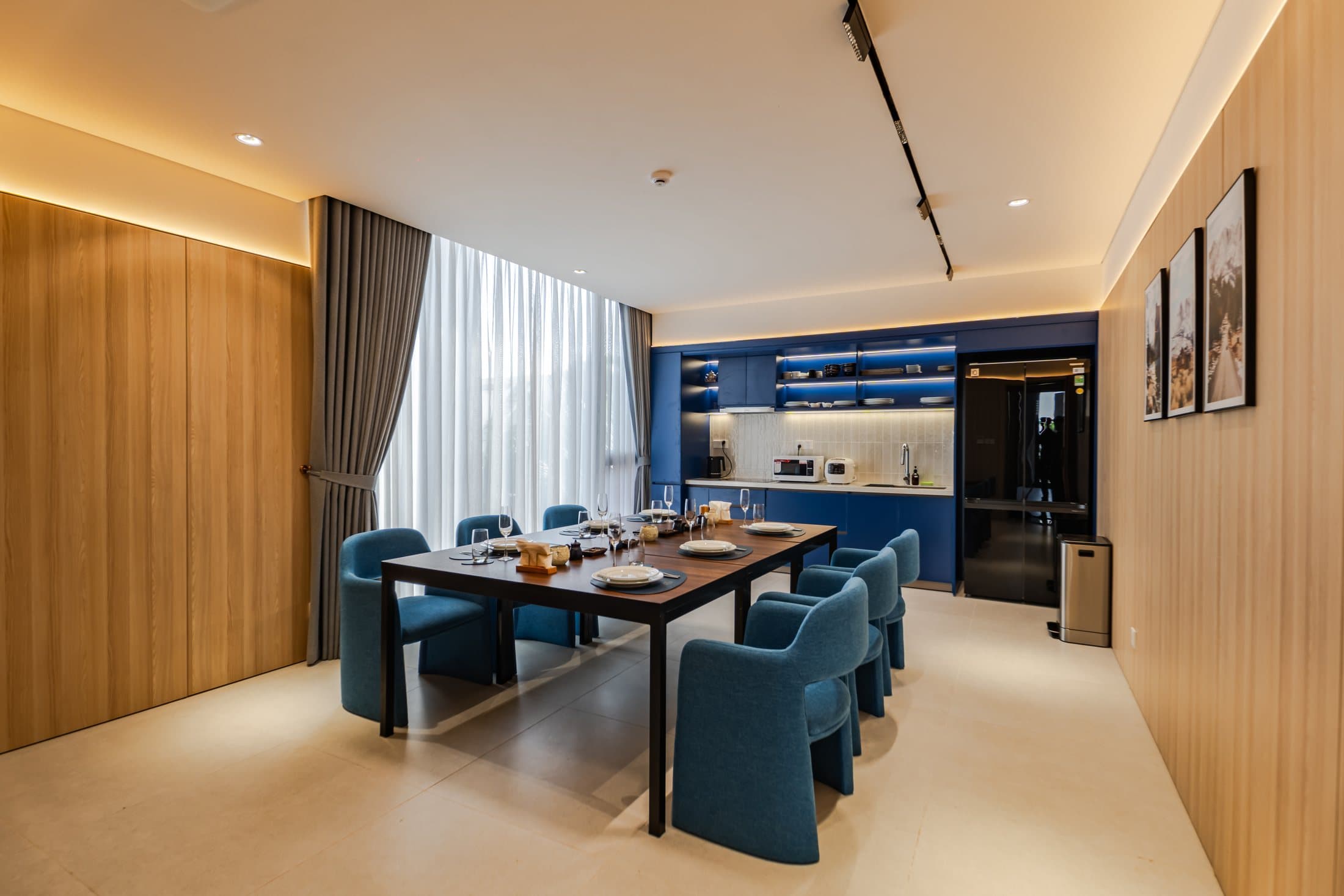 BLUE VILLA 다이닝 공간